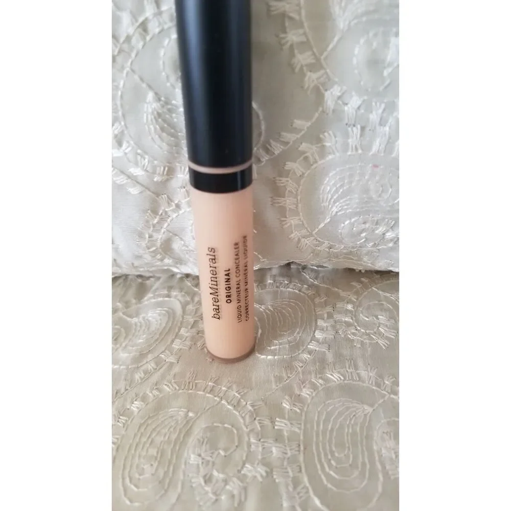 The bareMinerals Original Liquid Mineral Concealer in Fair 1N B106